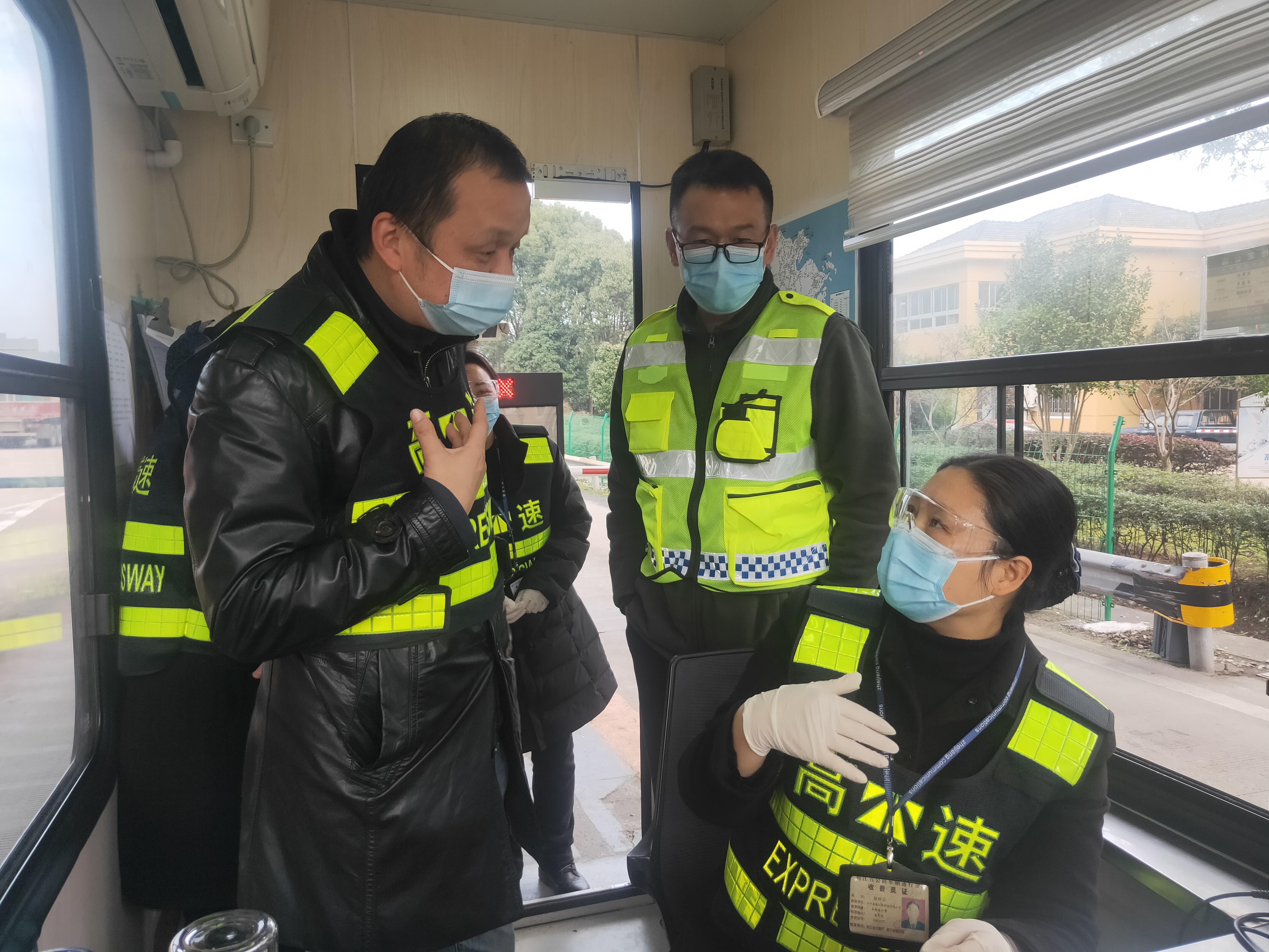 1640588780790935.jpg 20211223檢查組檢查收費(fèi)一線疫情防控(葉茂攝).jpg