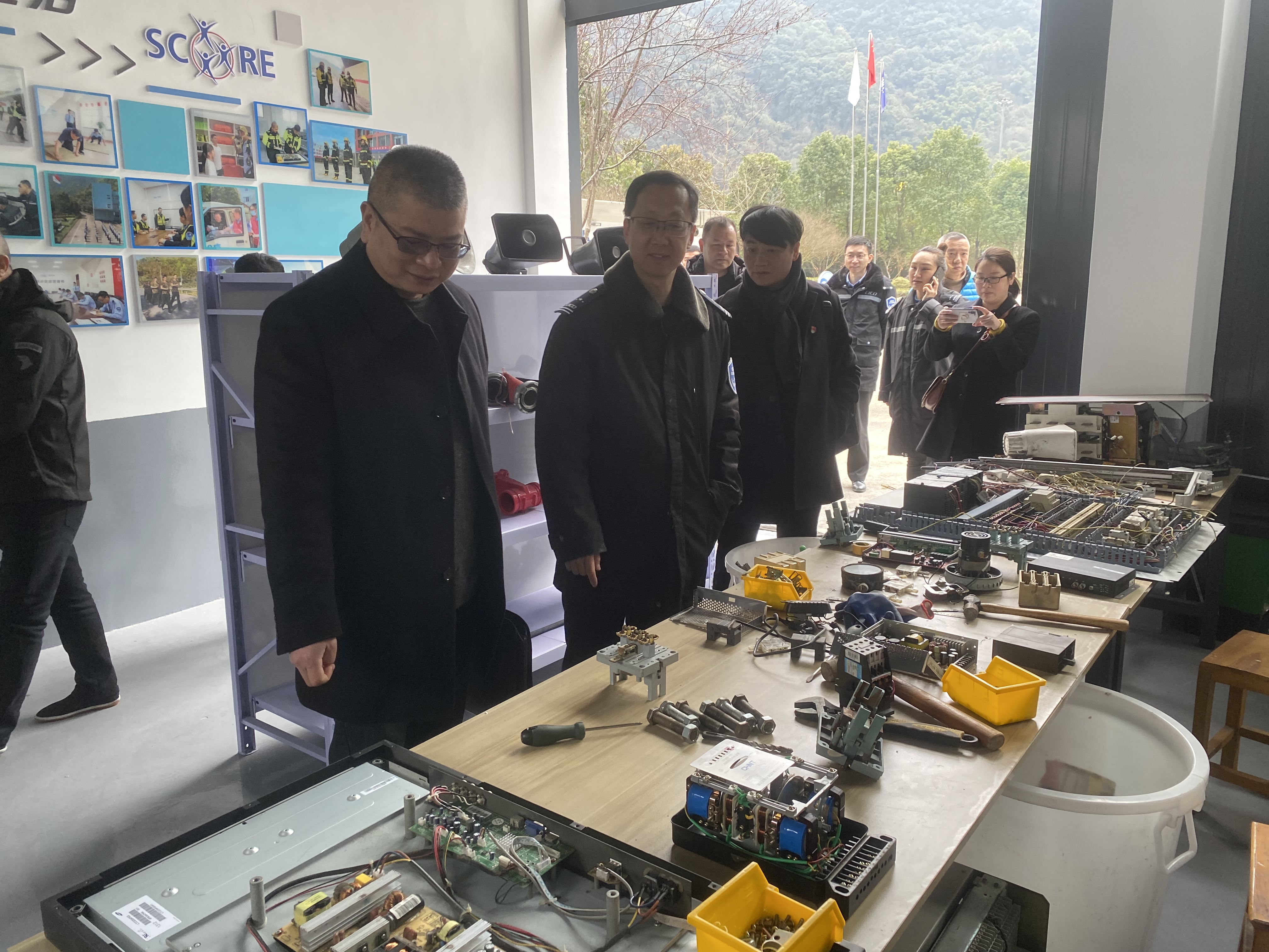 1677456904762860.jpg 實(shí)操室參觀林玲攝.jpg